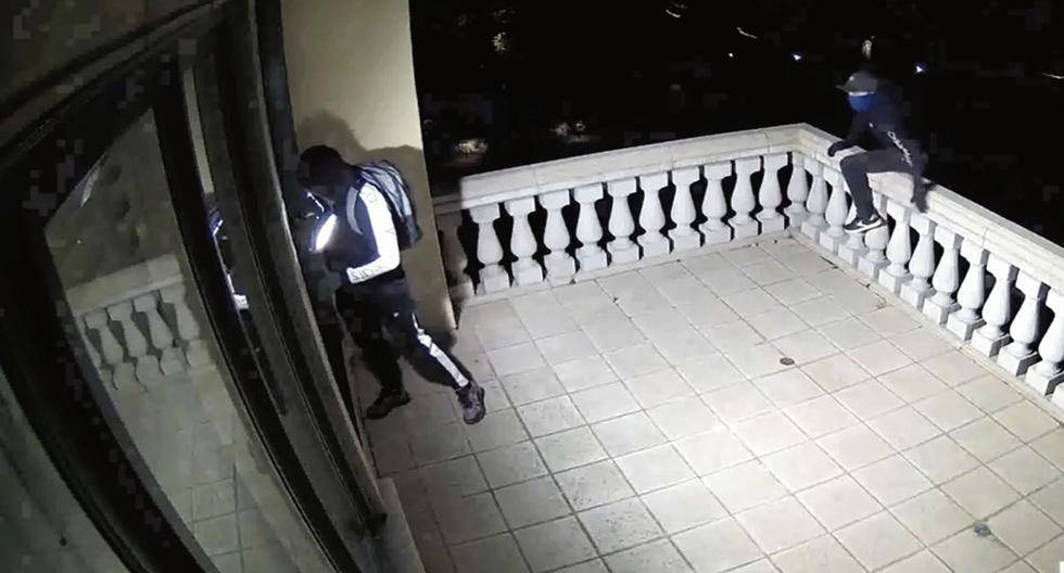 Los ladrones usan la tecnología para burlar los controles de seguridad de las mansiones que van a atracar, las cuales suelen estar en colinas o lugares alejados. (Captura de video)