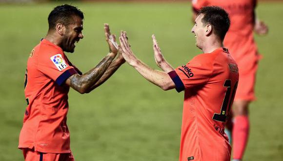 Dani Alves jugó con Lionel Messi en Barcelona durante ocho temporadas. (Foto: AFP)