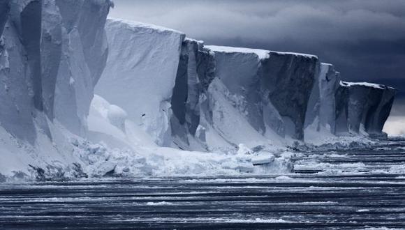 El glaciar desagua 538.000 kilómetros cuadrados en el este de la Antártida y vierte 70.000 millones de toneladas de hielo cada año. (Foto: AFP)