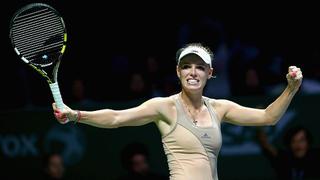 Wozniacki sorprendió a Sharapova en el Masters de Singapur