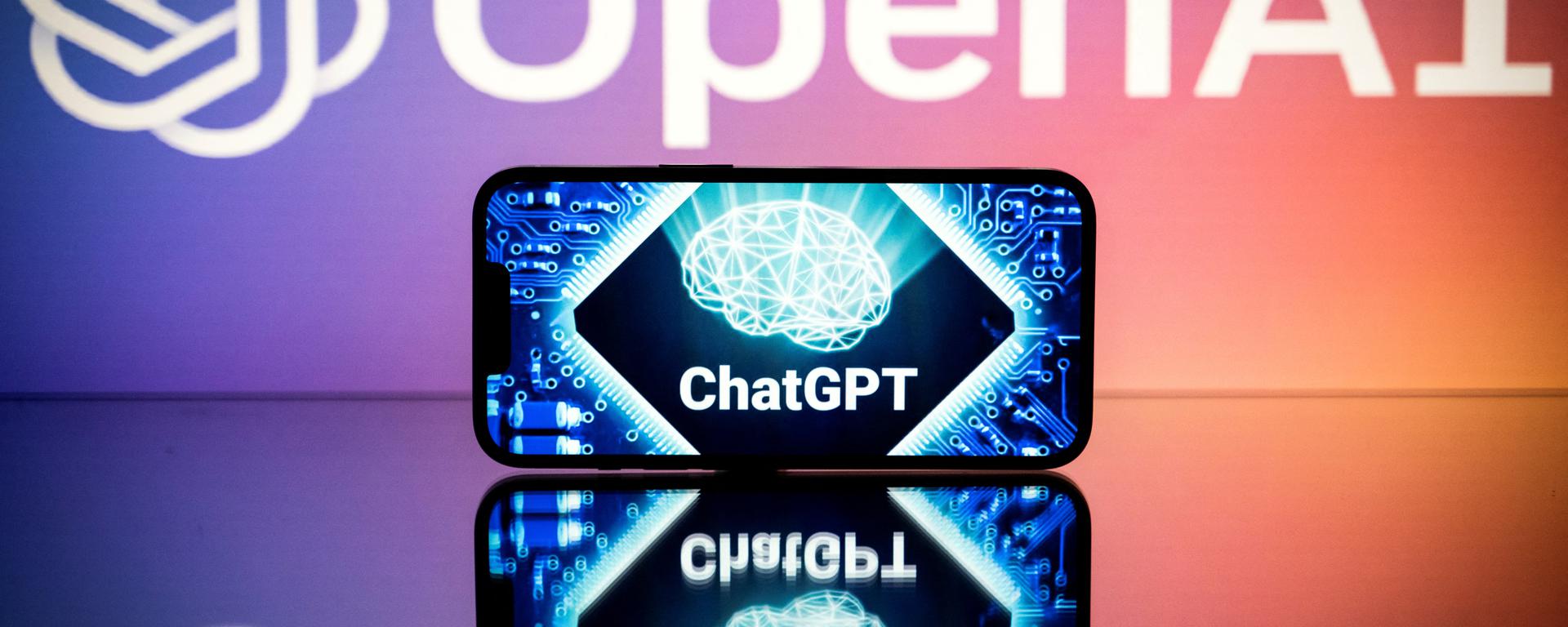 ¿Qué es ChatGPT, la IA más famosa del momento (y por qué no debes temer que te quite el trabajo)?