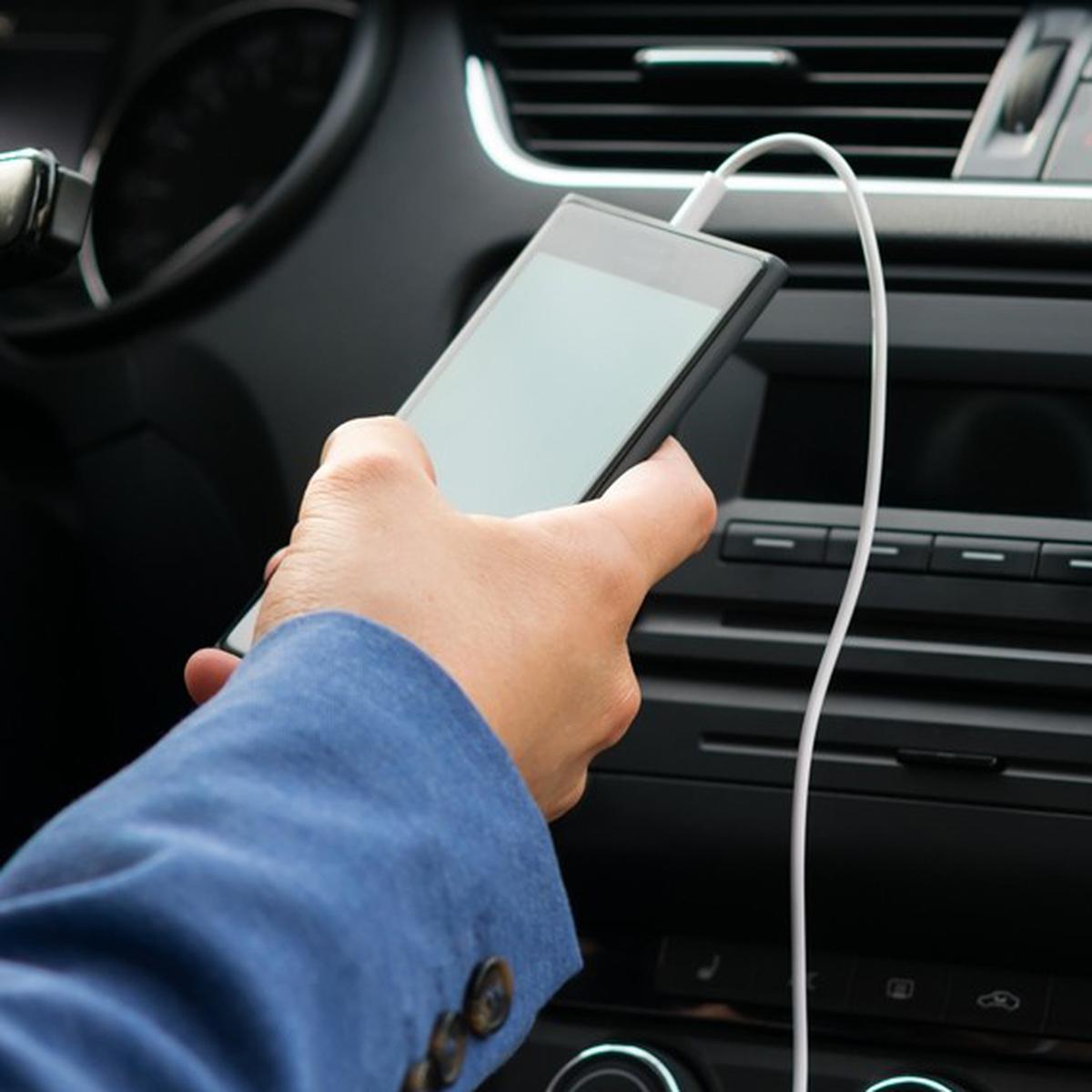 Es mejor cargar el móvil en el USB o en el mechero de tu coche? - VÍDEO