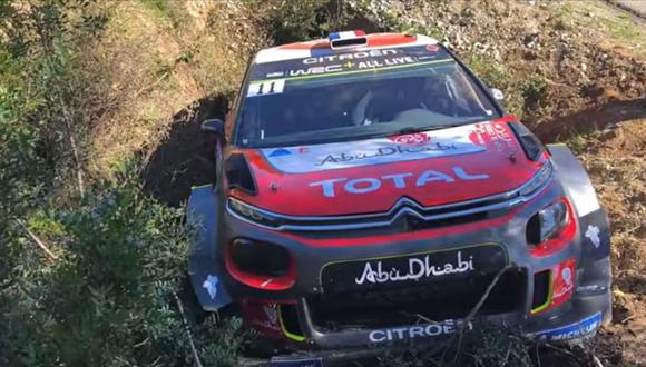 Aunque sin daños mayores, el Citroën C3 WRC que pilotaba junto a Daniel Elena no pudo salir de la zanja y provocó el abandono del binomio francés. (Youtube)