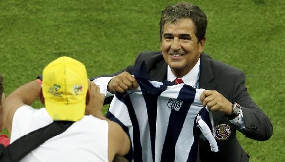 Pinto posó con camiseta de Alianza al final del triunfo épico