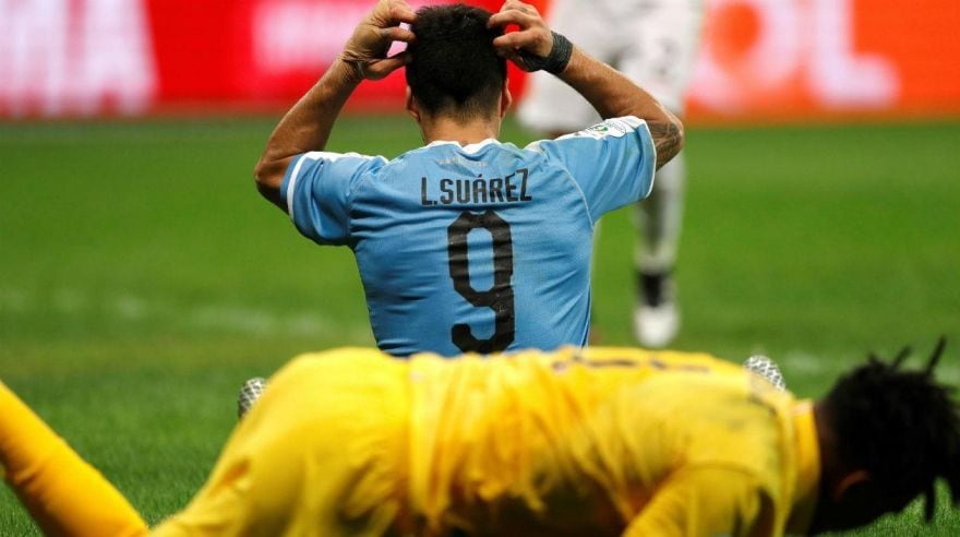 Uruguay fue eliminado de Copa América a manos de Perú en tanda de penales y fue Suárez quien no pudo concretar su disparo. Con ello, completó un mes para el olvida con su selección y el Barcelona (Foto: AFP)