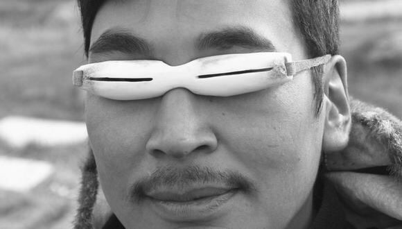 La gafas de sol tuvieron con predecesor las gafas de la nieve que utilizan los innuit en el Ártico. (Getty Images).