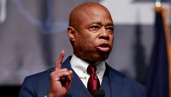 El alcalde de Nueva York, Eric Adams, habla durante la convención de nominación estatal del Partido Demócrata de Nueva York, el 17 de febrero de 2022. (KENA BETANCUR / AFP).