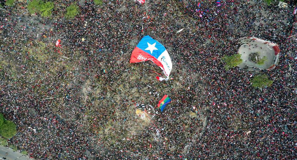 En esta vista aérea más de un millón de personas protestan en Santiago de Chile el 25 de octubre de 2019. (PEDRO UGARTE / AFP).