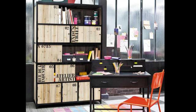 Para esconder algunos archivos o cuadernos, dispón puertas de vidrio o madera en los libreros. (Foto: Maisons du Monde)