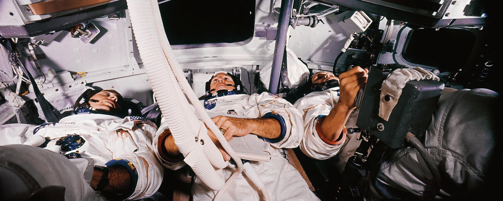 Del Apolo 8 al corralito: otras historias mundiales que se escribieron en Navidad