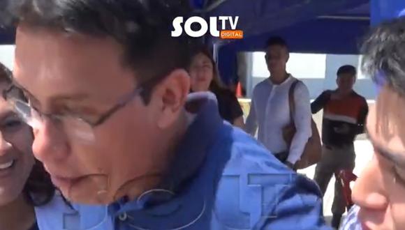 El incidente entre el gerente de Imagen del GORE La Libertad con el reportero de Sol TV quedó registrado en video. (Foto: Captura Sol TV)
