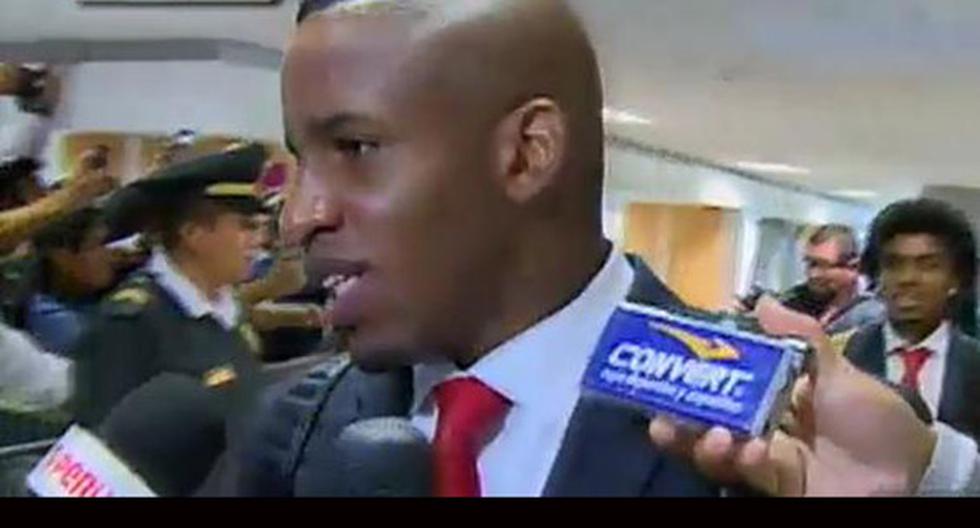 Yordy Reyna agarra de punto a Jefferson Farfán. (Foto: Captura)