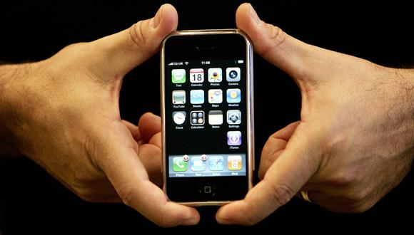 Un 9 de enero del 2007, Apple lanza el primer iPhone. (AFP PHOTO/SHAUN CURRY).