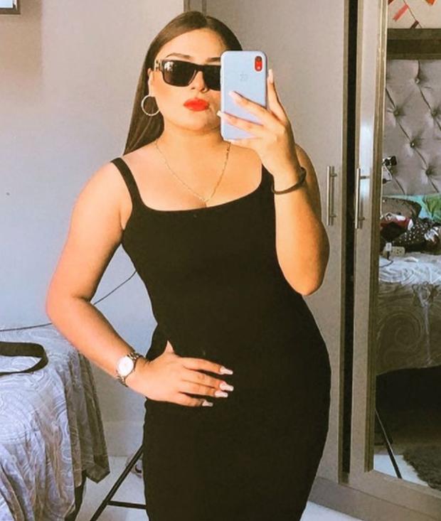 Although she likes to wear her brothers' clothes, she has also dressed in dresses that emphasize her figure, such as this black jumpsuit (Photo: Neely Quezada / Instagram)