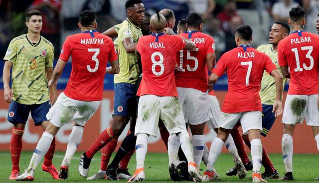 Colombia vs. Chile: empujones, insultos y el careo entre Yerry Mina y Alexis Sánchez en Copa América 2019. (Foto: AFP)