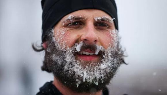 Un hombre con la barba congelada mientras trotaba en Nueva York. (Getty Images).