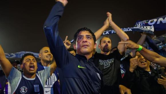 Guillermo Salas tomó el mando de Alianza en septiembre de 2022, ganó el Clausura y luego la final para sacar bicampeón al club de sus amores. (Foto: Alianza Lima)