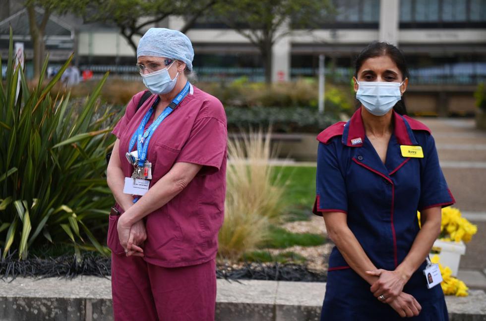 El Reino Unido, país más castigado de Europa por la pandemia de coronavirus, guardó este martes un minuto de silencio en homenaje a sus 126.000 muertos, en el marco de un "Día Nacional de Reflexión" para conmemorar el aniversario del primer confinamiento. (Texto: AFP / Foto: EFE).