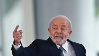 Lula quita vallas que cercaban el palacio presidencial “porque la democracia no las precisa”