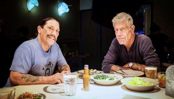 El primer episodio de la novena temporada de "Parts Unknown" estuvo dedicada a la comida latina de Los Ángeles. Aquí se ve a Bourdain cenando con el actor de "Machete", Danny Trejo, de ascendencia mexicana. (Facebook/Anthony Bourdain: Parts Unknown)
