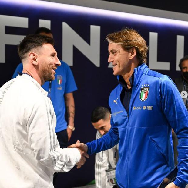 Lionel Messi y Roberto Mancini, DT de Italia. (Foto: UEFA)