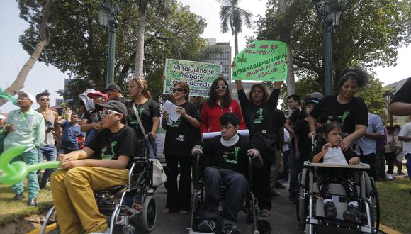 Madres de menores enfermos que necesitan del cannabis para aliviar sus males protagonizaron varias marchas en los últimos años para poner su problemática en agenda.  (Foto: Perú2)