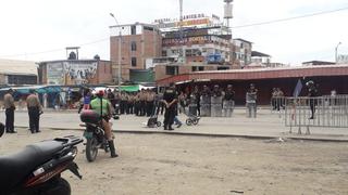 Coronavirus en Perú: Mercado de Piura atiende con resguardo de la Policía y el Ejército