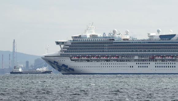 El crucero Diamond Princess permanece cerca del puerto de Yokohama. Los pasajeros se quejan de que se aburren infinitamente a bordo, encerrados en el camarote, a veces sin ventana. (AFP)