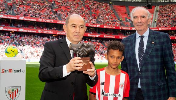 Ricardo Bochini fue ovacionado en San Mamés. (Foto: Athletic Club)