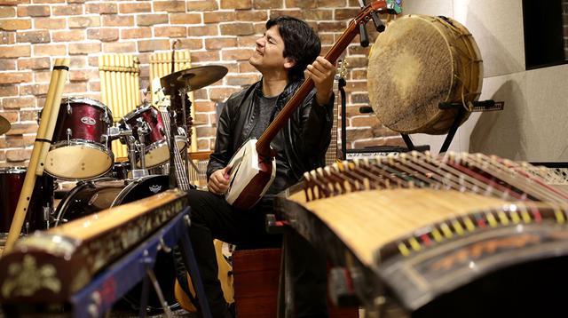 Lucho Quequezana entre los Premios Luces 2018. (Foto: Archivo El Comercio)