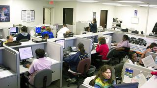 La mitad de los empleados por 'call centers' son primerizos