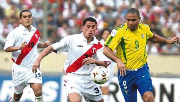 El partido del 2003 entre Perú y Brasil acabó 1-1. Los goles fueron anotados por Rivaldo y Ñol Solano, el '9' Ronaldo esta vez no pudo anotar. (Foto: Lino Chipana).