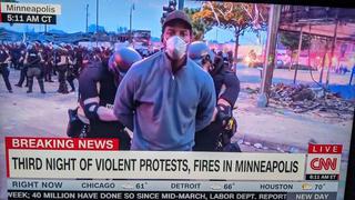 Policía de Minneapolis detiene a periodista de CNN durante transmisión en vivo de las protestas | VIDEO