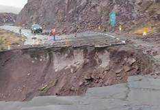 Moquegua: fuertes lluvias producen la erosión de un tramo de la Red Vial Nacional | VIDEO