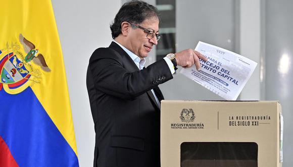 El presidente de Colombia, Gustavo Petro, vota en las elecciones regionales. (EFE/ Cortesía Presidencia de Colombia).