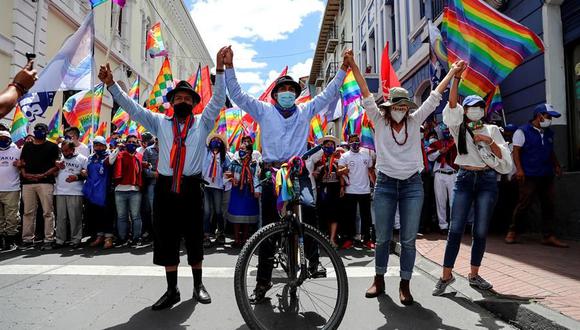 El candidato a la Presidencia de Ecuador Yaku Pérez encabeza una caravana por las calles de Quito. (EFE/José Jácome).