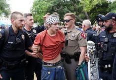 El gobernador de Texas dice que estudiantes propalestinos en protesta deben ir a la cárcel