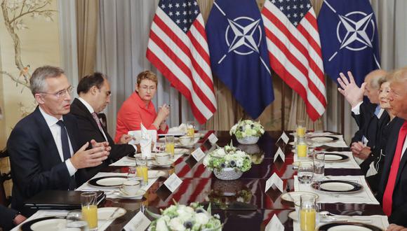 En un tenso intercambio de declaraciones con el secretario general de la OTAN, Jens Stoltenberg, Donald Trump se opuso a que su país tenga que proteger a Alemania cuando la nación europea está haciendo tratos con Rusia. (AP).