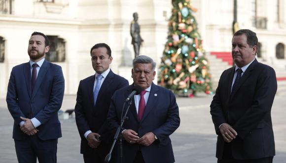 César Acuña se reunió con la presidenta Dina Boluarte en Palacio de Gobierno.