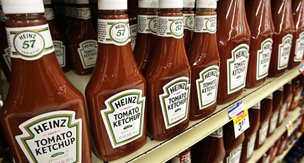 Una botella de ketchup con una sorpresa porno. (Foto: Facebook)