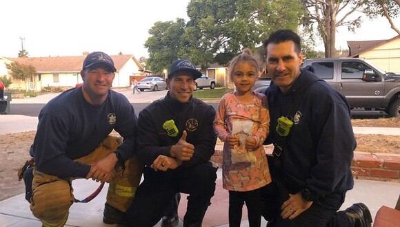 Bomberos acompañaron a una niña en su cumpleaños mientras su padre luchaba contra los incendios forestales en California - Foto: Facebook / Ventura County Fire Department