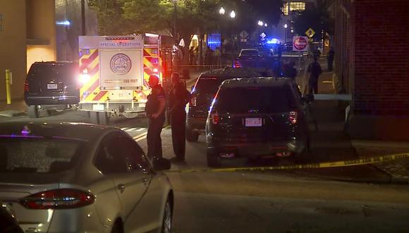 La policía y el personal de emergencia responden a la escena de una explosión en Boston, el martes 13 de setiembre de 2022. (WCVB a través de AP)