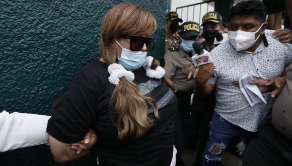 Exvedette Eva María Abad fue detenida tras dejar un maletín con granadas de guerra debajo de un auto | Foto: Hugo Pérez / @photo.gec
