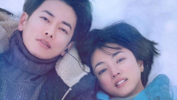 Takeru Satoh y Hikari Mitsushima son los actores protagonistas de la serie "El primer amor" (Foto: Netflix)