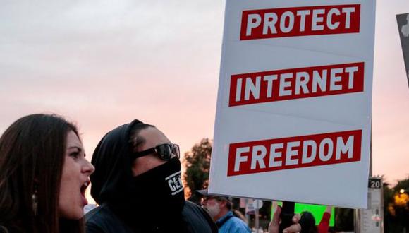 Los defensores de la neutralidad de internet argumentan que acabar con la normativa comprometería una red abierta y libre. (Foto: Reuters)