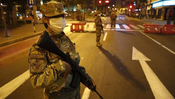 Toque de queda en Lima, Callao y provincias con nivel alto empieza a las 12 de la noche. (Foto: Paolo Aguilar / EFE)