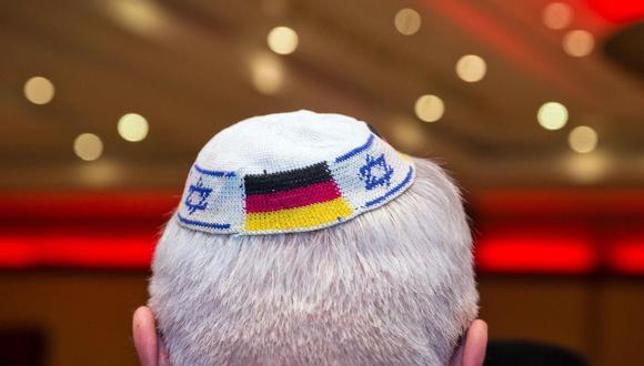 Recomiendan a los judíos en Alemania que no lleven la kipá en público por el aumento del antisemitismo. (AFP).
