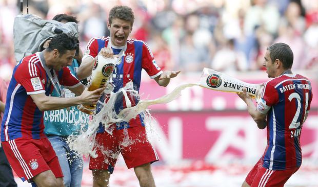 Claudio Pizarro celebrating with Philipp Lahm and Thomas Mueller after winning the Bundesliga in 2014. (Photo: AP/Matthias Schrader) 