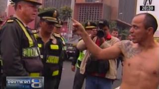 Taxista se enfrentó a policías para evitar multa [VIDEO]