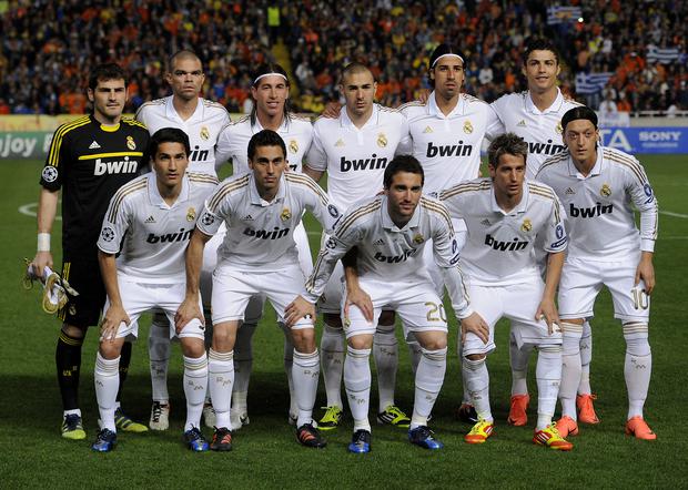 Real Madrid's Spanish goalkeeper Iker Casillas, Portuguese defender Pepe, Spanish defender Sergio Ramos, French forward Karim Benzema, German midfielder Sami Khedira, Portuguese forward Cristiano Ronaldo, (bottom row from left to right) Turkish midfielder from German origin Nuri Sahin, Spanish defender Álvaro Arbeloa, Argentine forward Gonzalo Higuaín, Portuguese defender Fabio Coentrao and German midfielder Mesut Ozil pose for a group photo before their first leg football match of the League quarterfinals UEFA Champions League against APOEL at the GSP stadium in Nicosia on March 27, 2012. Real Madrid won 3-0.  AFP PHOTO / PIERRE-PHILIPPE MARCOU (Photo by PIERRE-PHILIPPE MARCOU / AFP)